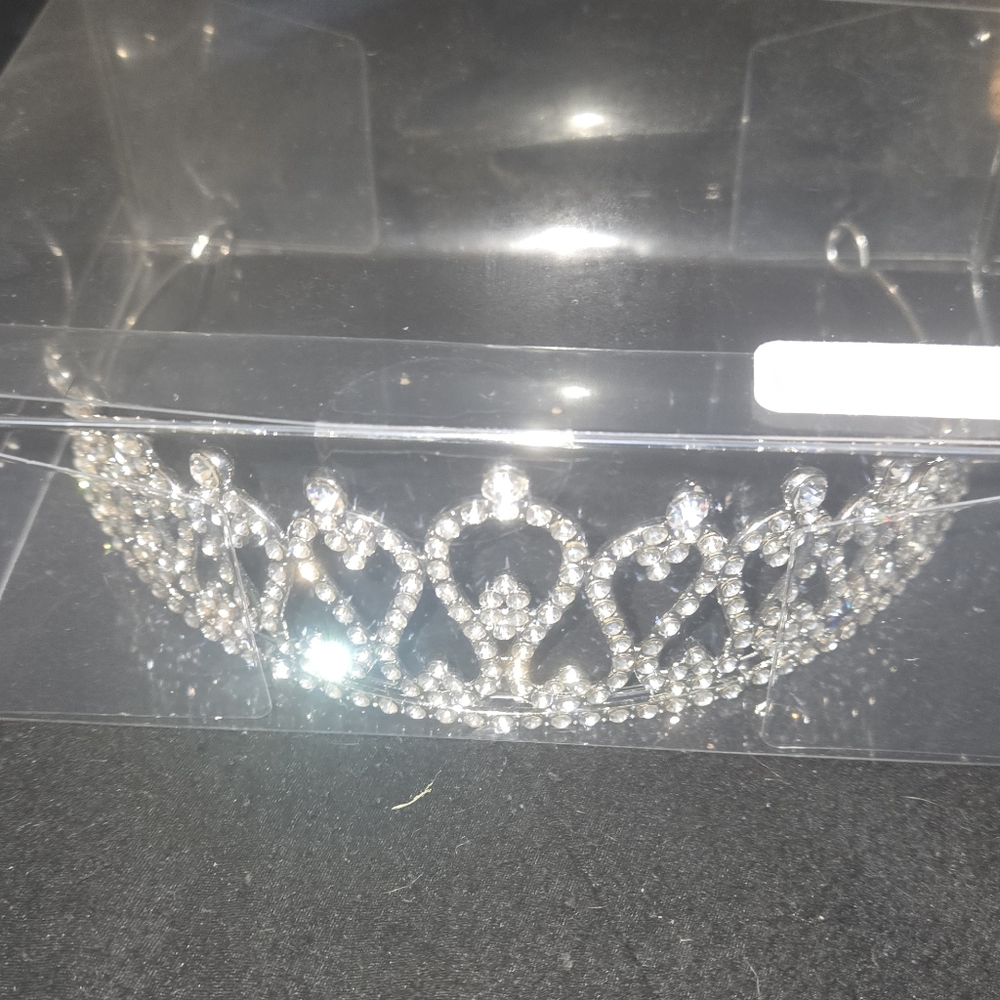BRAND NEW NEVER OPENED TIARA